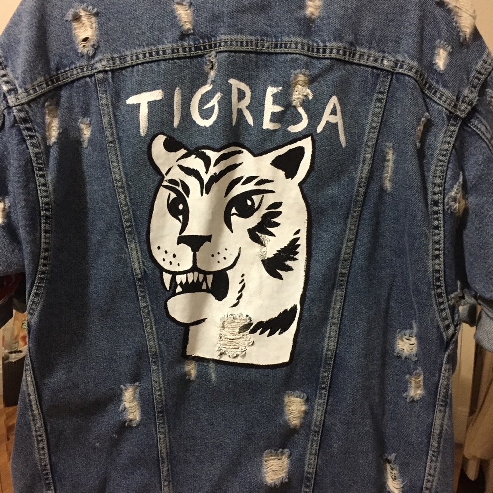 😽Zara ripped jean jacket size S😽